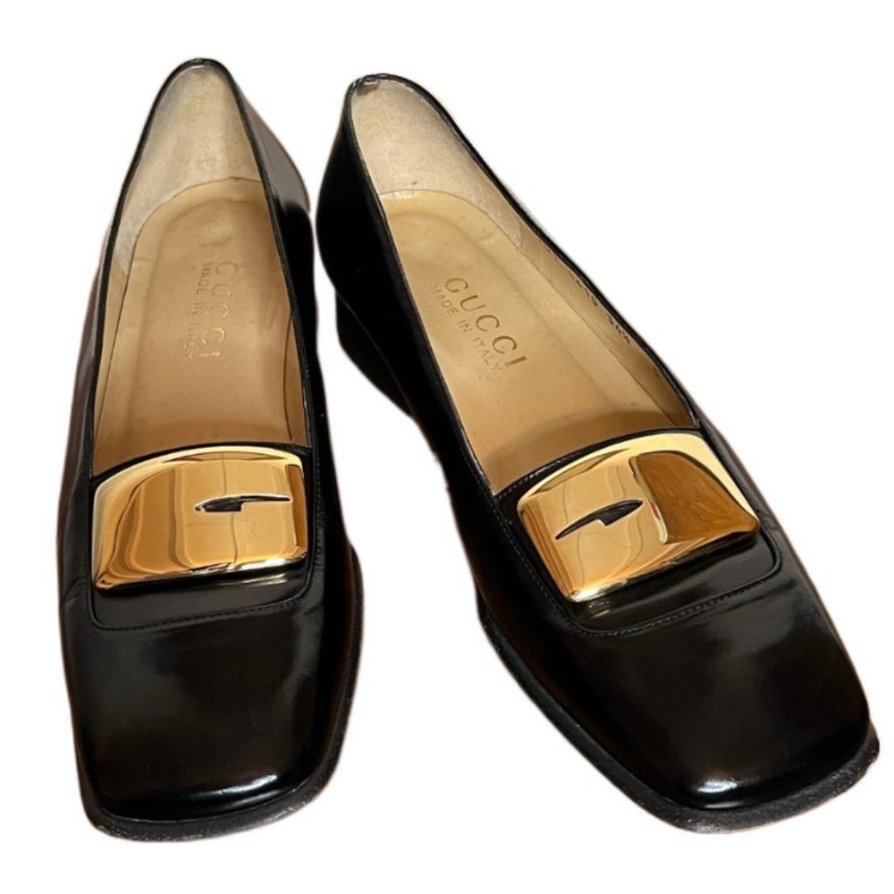 Price Drop and Last Chance Vintage Gucci Black Leather Pumps.  Size 34.5 (US 4)